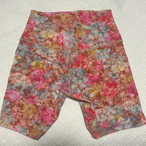 6 “ align lululemon biker shorts